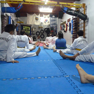Clase de Taekwondo por la mañana